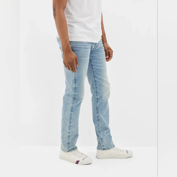 AE AirFlex+ Distressed Relaxed Straight Jean 28 - Picture 10 of 10
